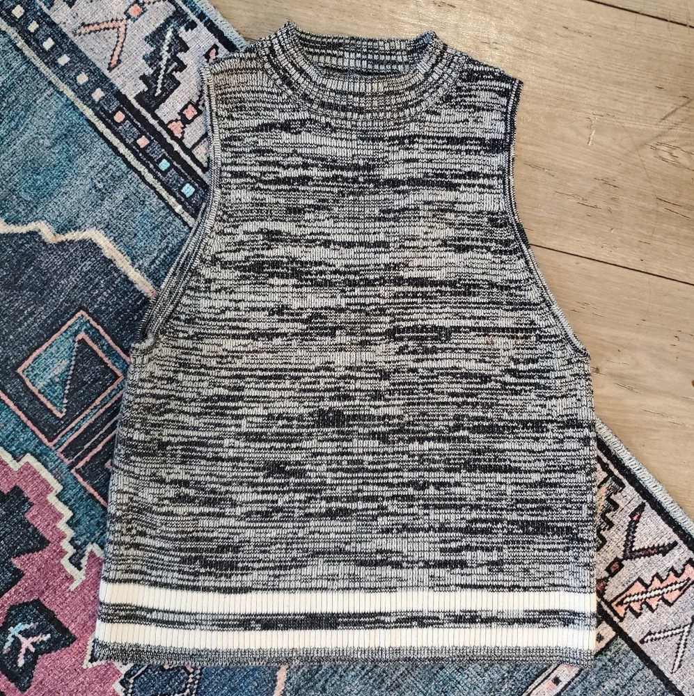 Grey heathered mock neck sleeveless crop top, S